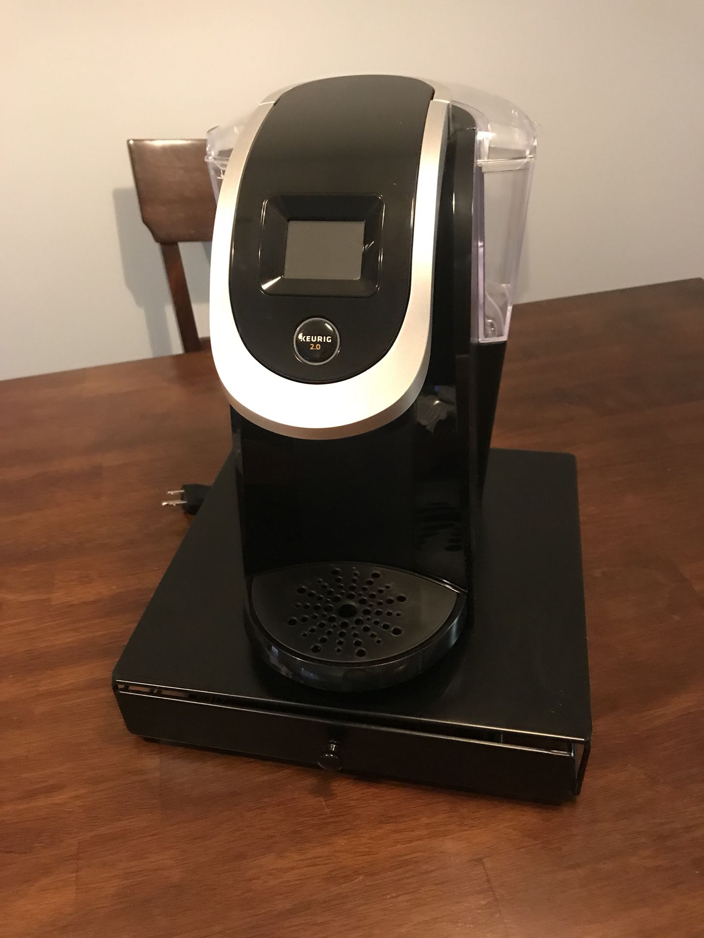 Keurig K250 Single Serve, K-Cup Pod Coffee Maker (3 filters & k-cup holder)