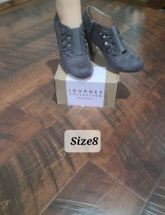 New Journee Collection Piper Women's Ankle Pumps