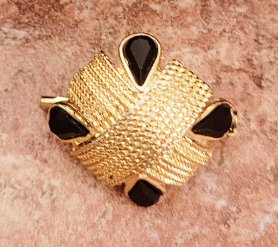 ESTATE FIND RARE VINTAGE LOOK BLACK EBONY New BROOCH