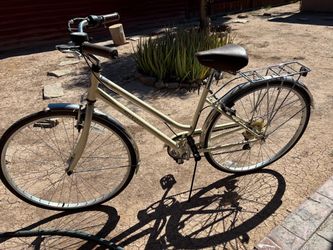 CREAM - SCHWINN WOMEN’S GATEWAY 700C/28” HYBRID BIKE USED