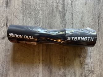 **BRAND NEW** Iron Bull Strength Barbell Pad for Hip Thrusts, Squats & Lunges, Color Black