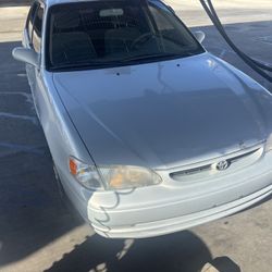 2000 Toyota Corolla