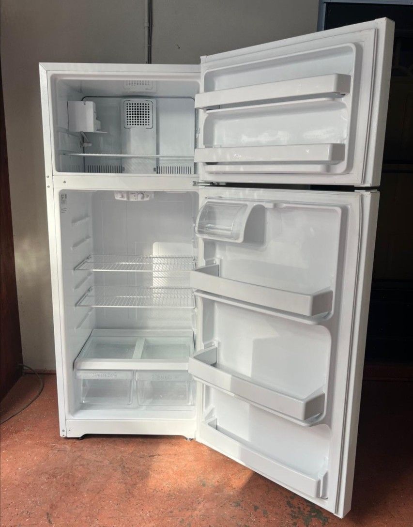 πβGEβπ White Fridge in Perfect Condition
