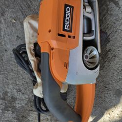 RIDGID HEAVY DUTY VARIABLE SPEED 3"X18" BELT SANDER