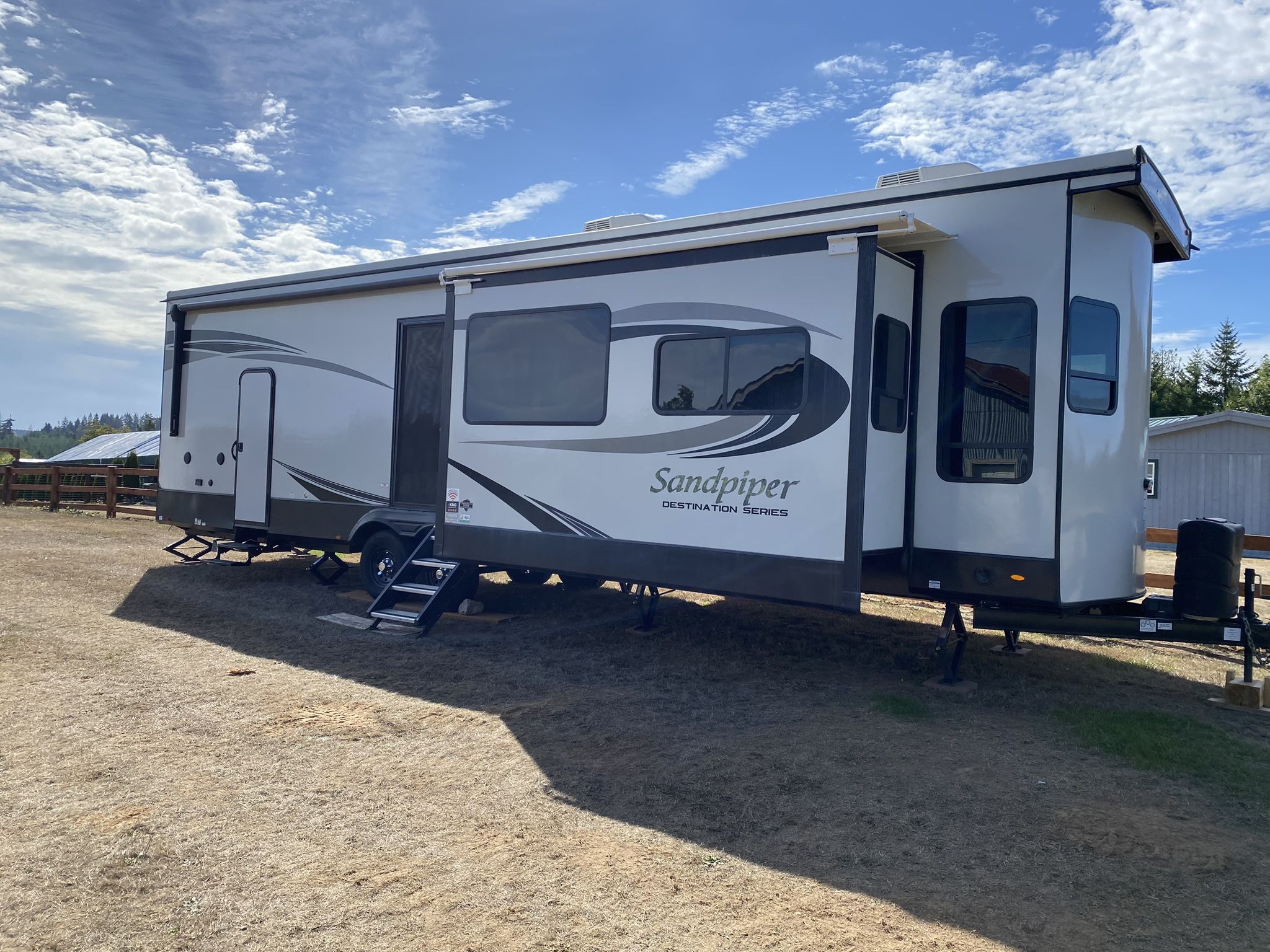 2022 Sandpiper -Forest River 399LOFT