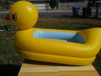 Inflatable baby bathtub by munchkin
