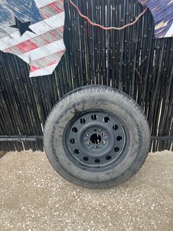 275/65/18 Chevy Tire And Rim