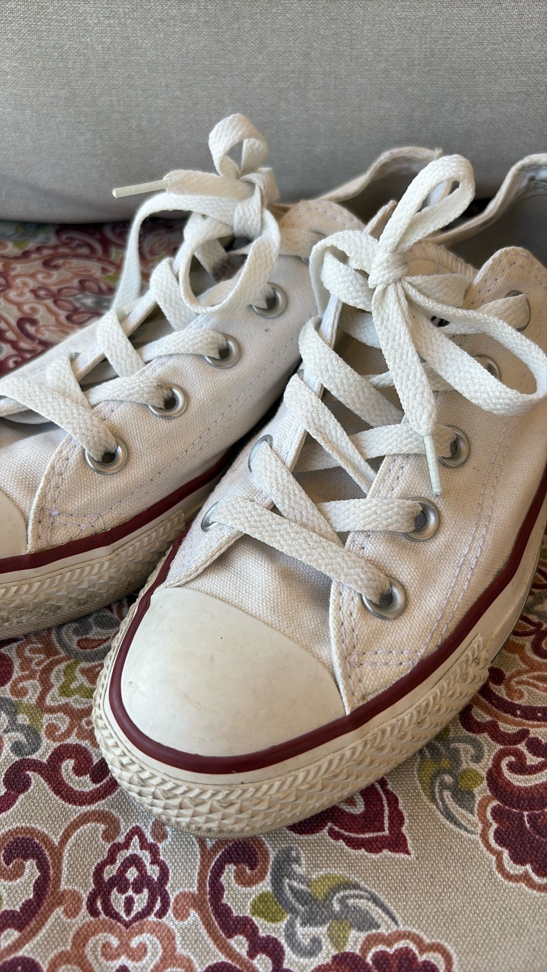 Converse. Men’s 3.5 Women’s 5.5