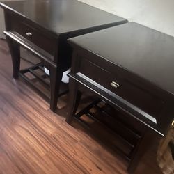 2 Side Tables With Drawers 