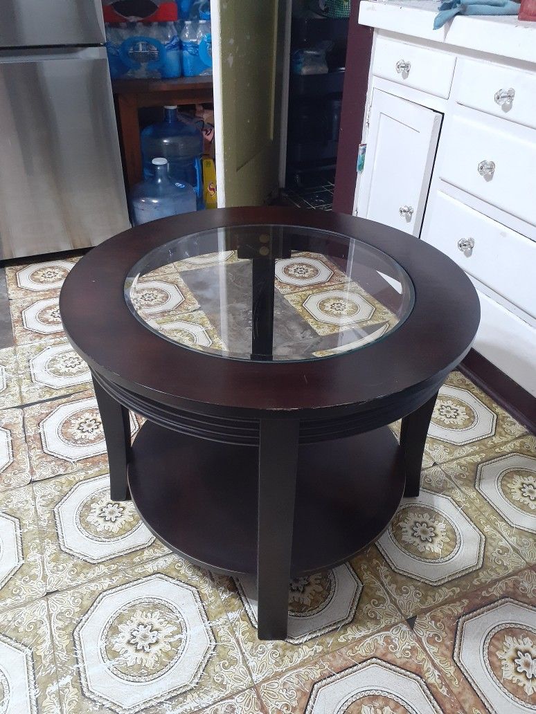 Round table / Mesa