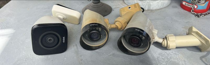 Vivint Security Cameras – Lot of 3