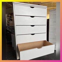 Dresser/ Five drawers dresser
