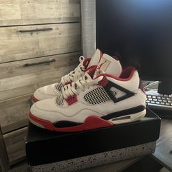 Jordan 4s
