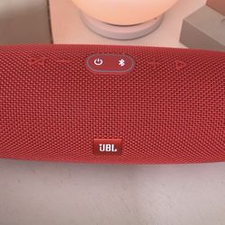 JBL Flip 4- like New!!