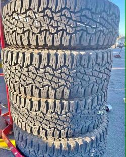 275/70/18 Goodyear Selling a set of 4 tires in excellent condition 🫡