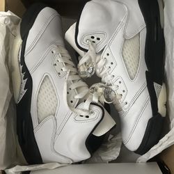 AIR JORDAN 5 RETRO "WHITE AND BLACK SIZE 7