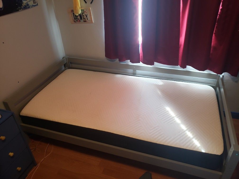 Twin Bed W Mattress