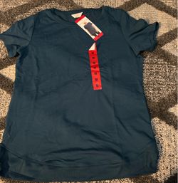 New Women’s Shirt Medium