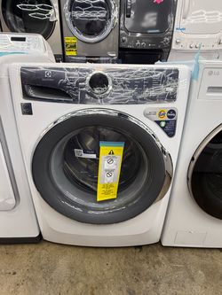 Brand new Electrolux 4.5 cu. ft. Stackable Front Load Washer in White with LuxCare Plus Wash System, Pure Rinse and 15-minute Fast Wash