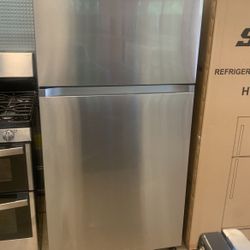 New Scratch And Dent Samsung 33” Top Freezer Fridge Stainless 6 Months Warranty ,