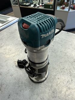 Makita RT0701C- 129V / 6.5amp Corded Router