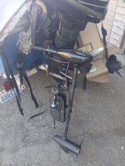 30lb thrust trolling motor with extended tiller and fish finder