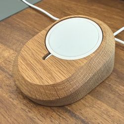 Oak Wood Stand For MagSafe Charger 