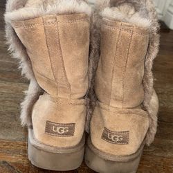 Uggs Size 10  Women’s 