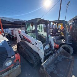 Bobcat T550 Tracked Loader Skid Steer with Air Conditioning, Cab, and Free Bucket