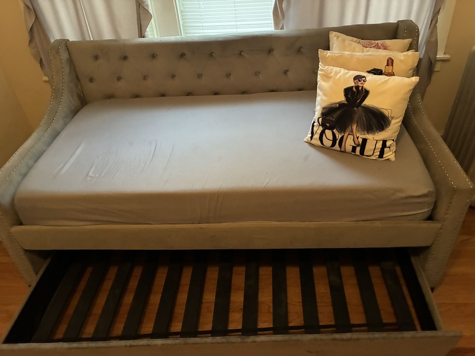 Big Lots Daybed, Twin Beds