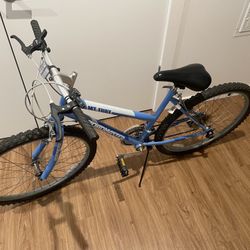Mt Fury Roadmaster 15 speed 26” women’s bike