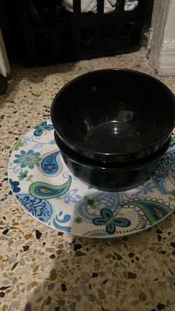 Paisley Dinner Plate and Black Bowls Set
