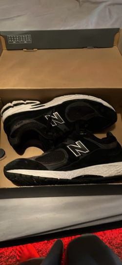 New Balances 2002R size 11