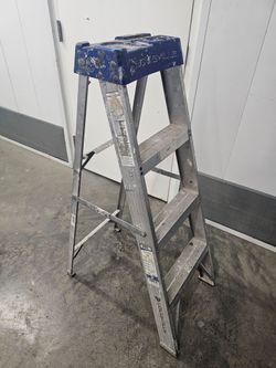 Aluminum ladder