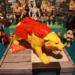 Transformers Figure " Pretenders Catilla" ( Vintage Hasbro 1988 )