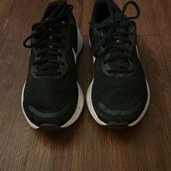 Nike Revolution 7 road running shoes in black and white.