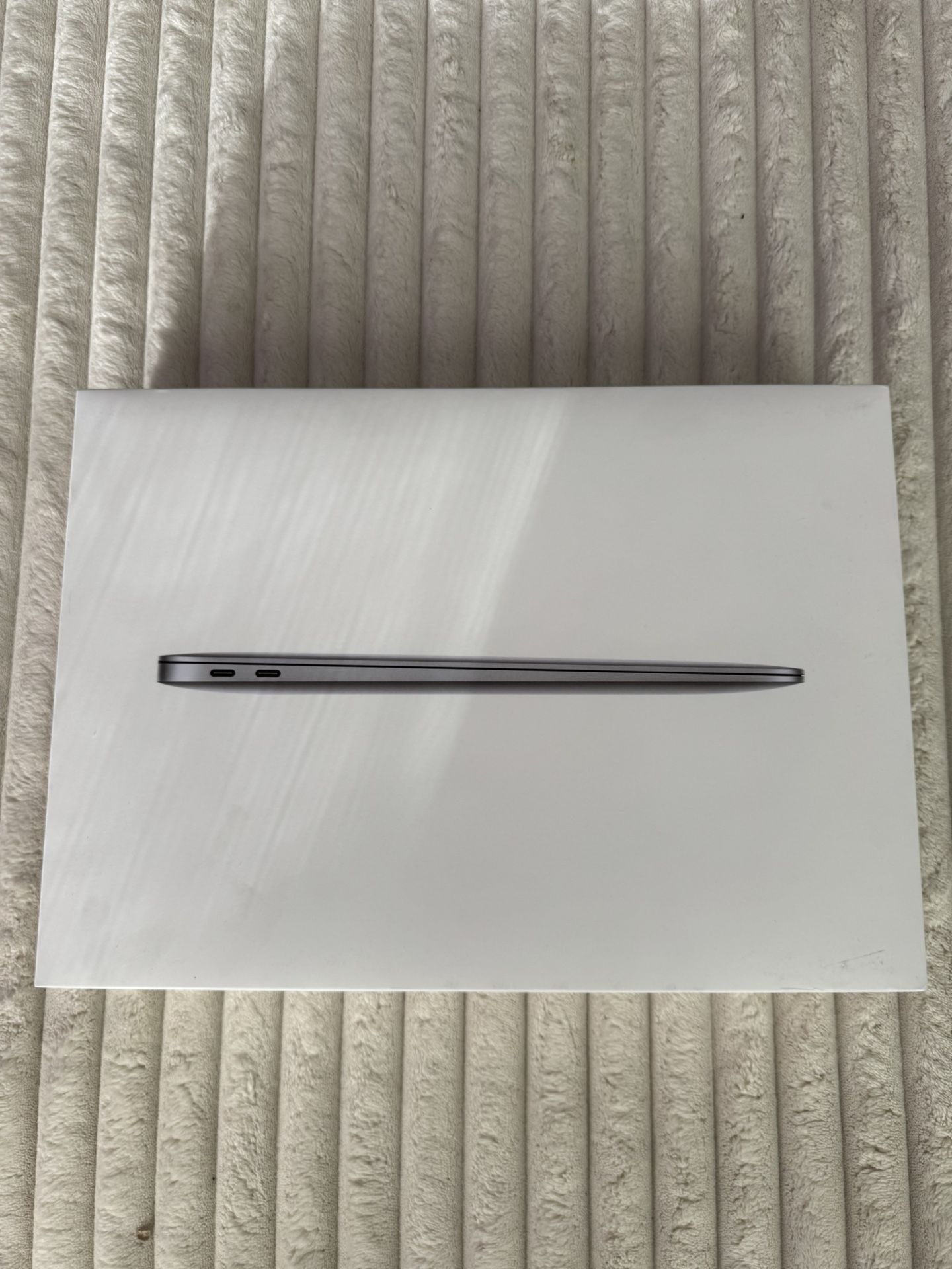 Apple Macbook 13.3"