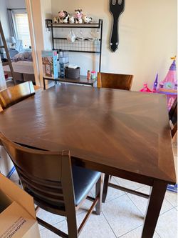 Table with 6 chairs