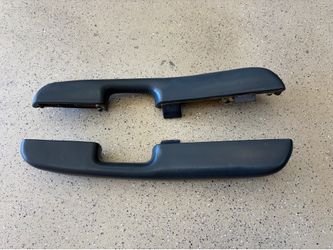 99-06 GM Sierra Silverado base model work truck arm rest armrests armrest with manual windows / locks