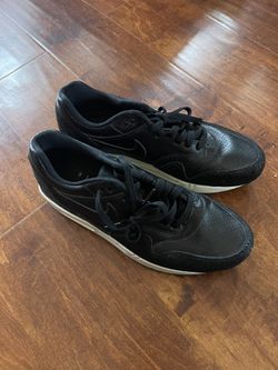 Black Nike Air Max size 10