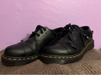Doc Martens bow