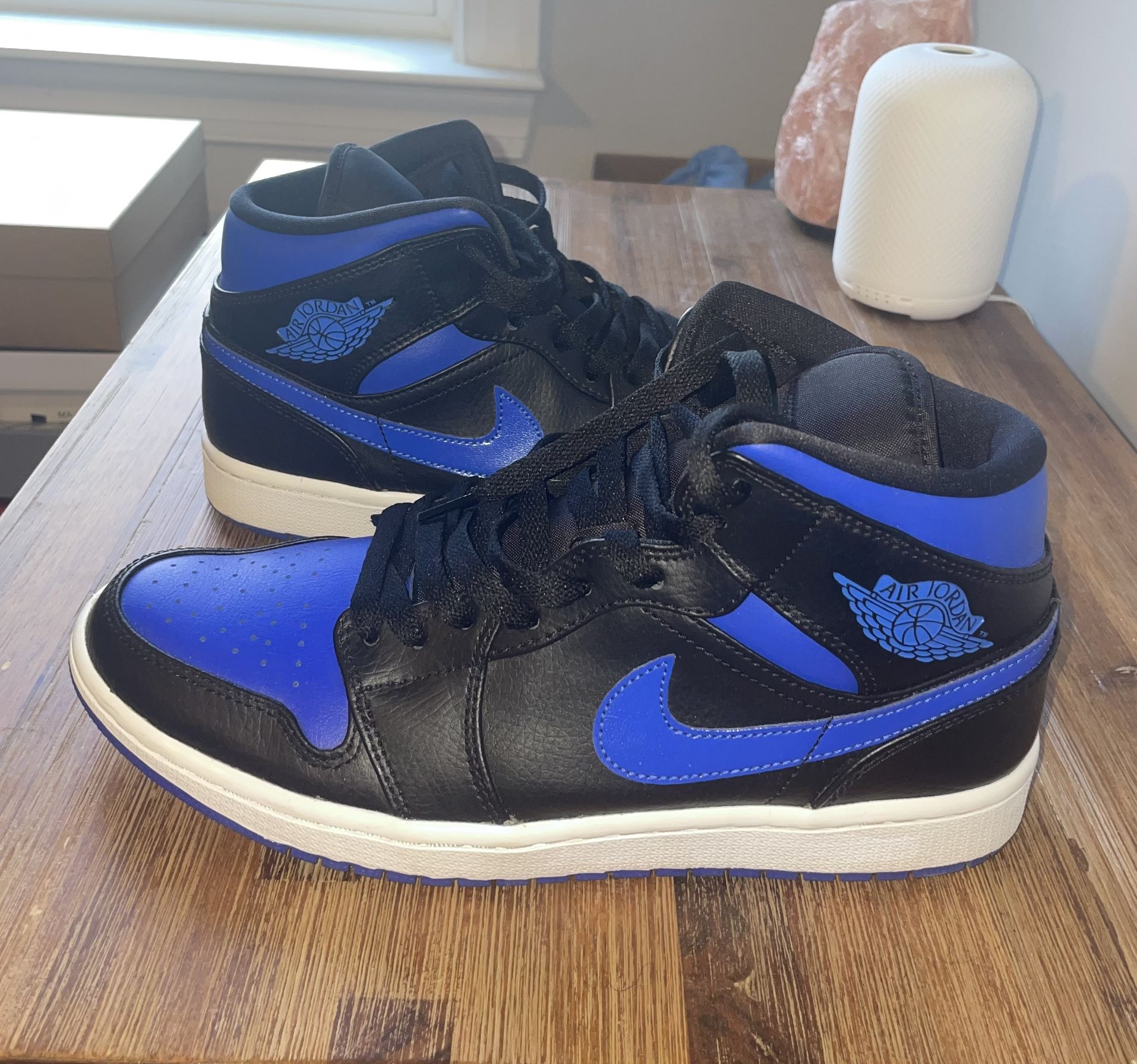 Jordan 1 Mid Black Hyper Royal