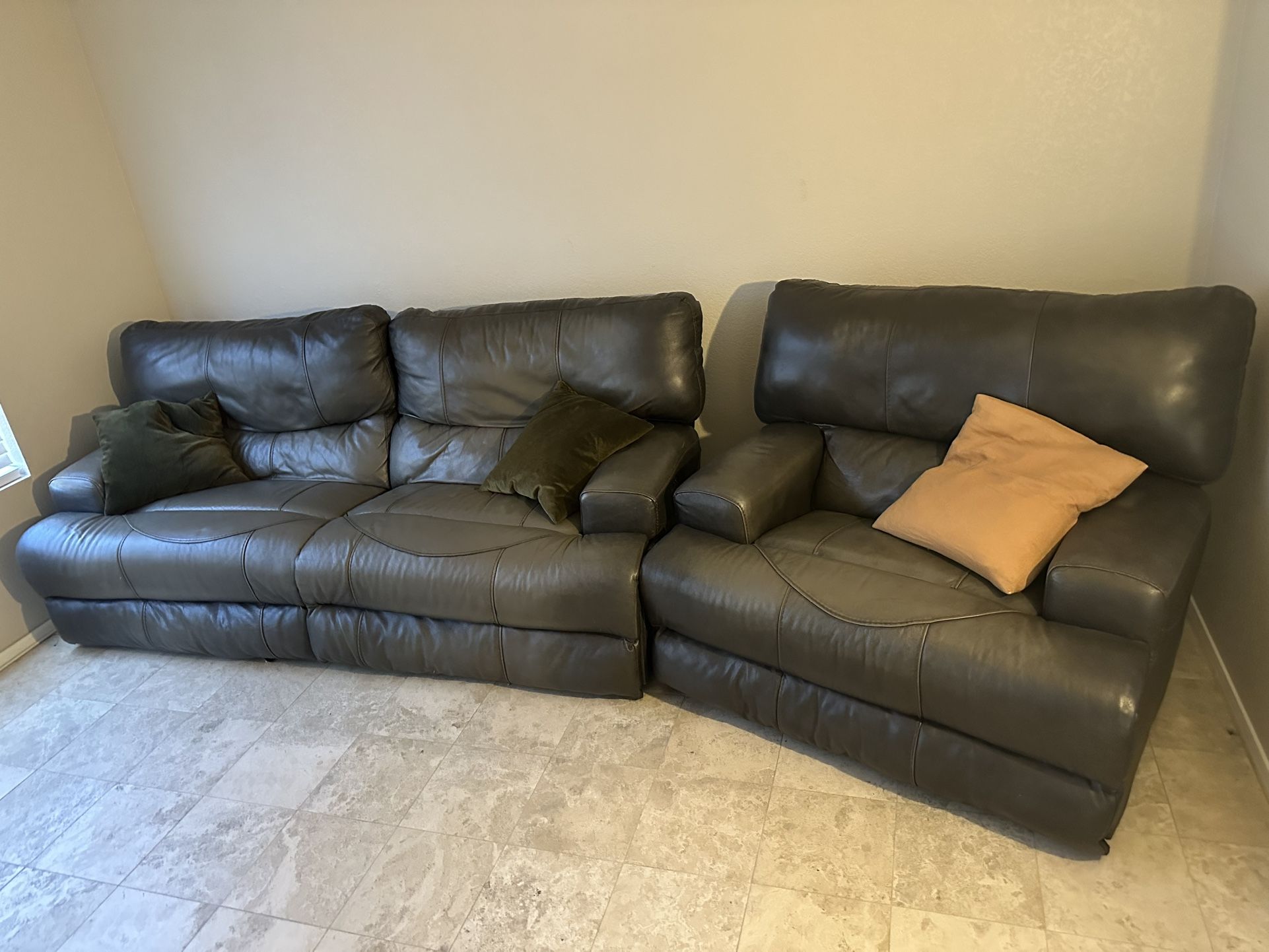 Very Nice Reclining Couch 