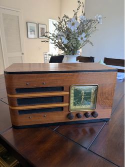 Vintage 1930s Kadette Tube Radio – Broadcast & Shortwave – Wood Cabinet – c.1935