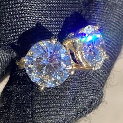 14K Yellow Gold VS2 4.09 Carat Certified Lab Diamond Stud Earrings
