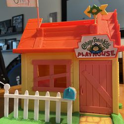 80s cabbage patch playhouse and figurines