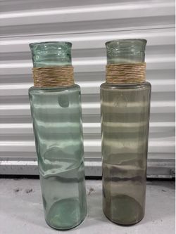 DECORATIVE VASES
