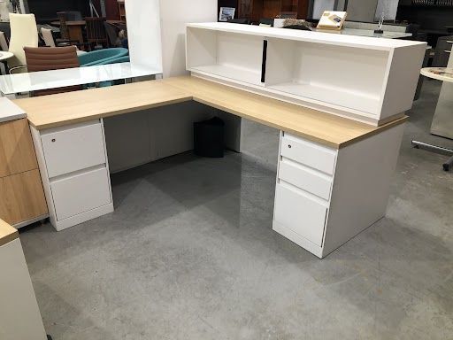 Steelcase 6' X 6' L-Shaped Desk With (1) B/B/F (1) F/F Pedestal, Hutch, Wall Mount Hutch