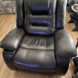 Electric leather recliner with USB outlet