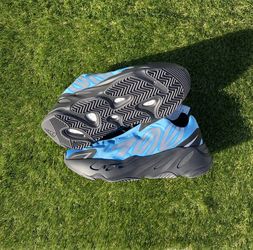 Yeezy Boost 700 MNVN Bright Cyan